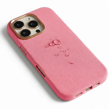 Pixxelcase® Alcantara-Leder iPhone-Hülle für 13–16 Pro Max | WEINROT