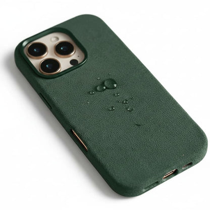 Pixxelcase® Alcantara-Leder iPhone-Hülle für 13–16 Pro Max | WALDGRÜN