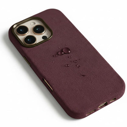Pixxelcase® Alcantara-Leder iPhone-Hülle für 13–16 Pro Max | WEINROT