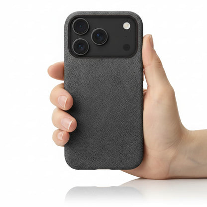 Pixxelcase® Alcantara Lederhülle für iPhone 17–17 Air | DUNKEL GRAU