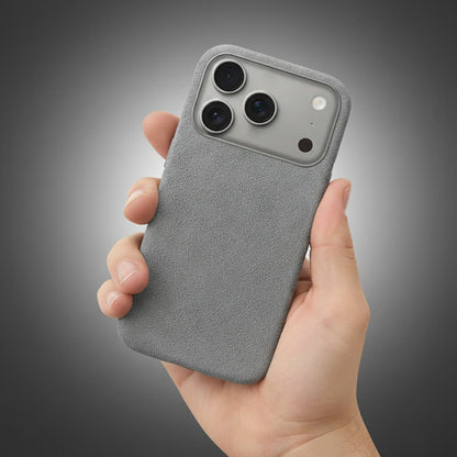 Pixxelcase® Alcantara Lederhülle für iPhone 17–17 Air | SILBER GRAU
