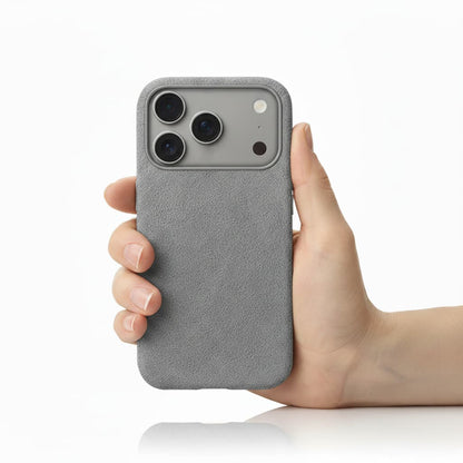 Pixxelcase® Alcantara Lederhülle für iPhone 17–17 Air | SILBER GRAU