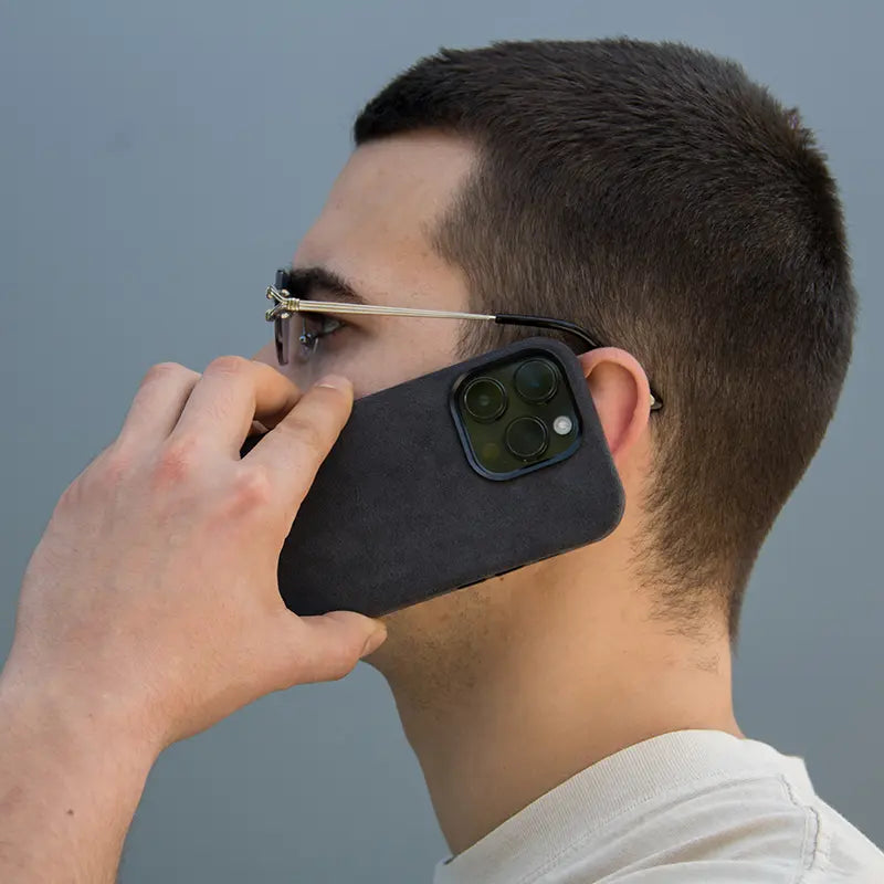 Alcantara® Leder Premiumhülle für iPhone 14-17