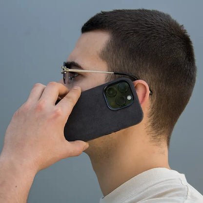 Alcantara® Leder Premiumhülle für iPhone 14-17